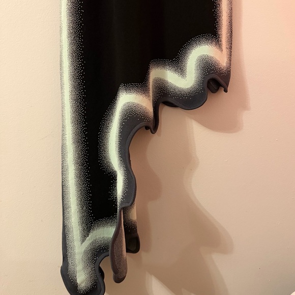 PH5 Wavy Asymmetrical Dress in Black & White - Picture 4 of 6